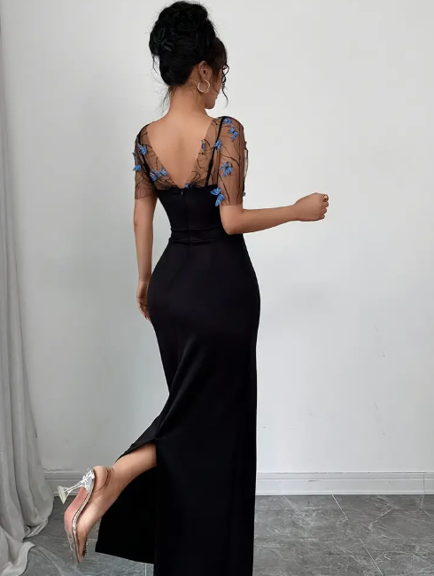Abendkleid mit blaue Details
