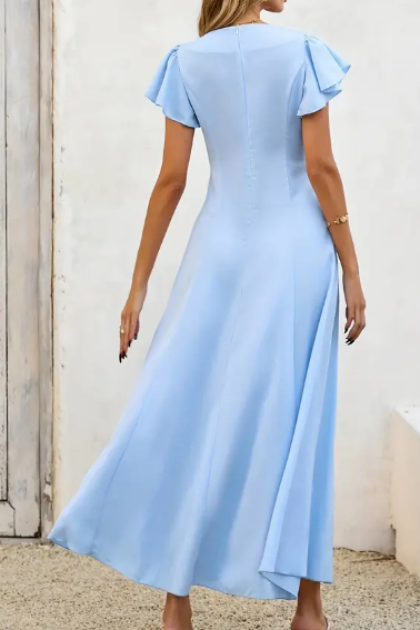Hellblaues Sommerkleid für Damen mit Rüschen-Ausschnitt & Glockenärmeln