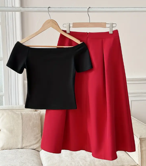 Damen-Off-Shoulder-Plissee-Midi-Kleid - Elegantes rotes, mehrstöckiges Kleid mit Polka-Dot-Detail, perfekt für Partys und Dates (kein Gürtel enthalten)