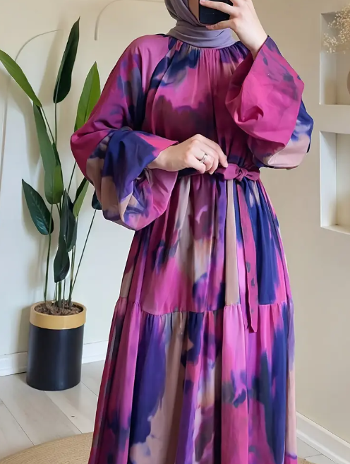 Elegante Kleidung im arabischen Stil mit geometrischem Muster - Lange, fließende Tunika in Beige, Braun und Lila, perfekt für alle Jahreszeiten, Allseason-Kleid | Elegantes Langkleid | Detailierter Design, arabisches Kleid