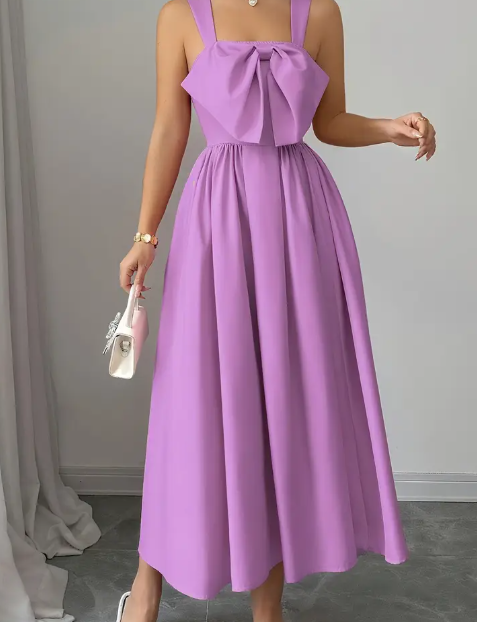 Elegantes, leichtlila A-Linien-Midi-Kleid mit Schmetterlings-Busch-Detail