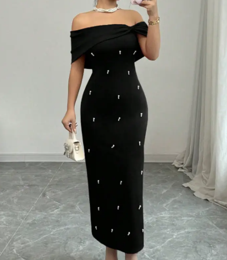 Elegantes, langärmliges Strickkleid für Damen - Einfarbig, Perlen-Detail, Bodycon-Schnitt mit dehnbarer Taille