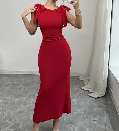 Eine elegante rote Kleid für Frauen, mit Schultergürteln