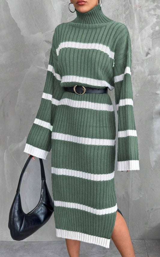 Gestreiftes Rollkragen-Strickkleid