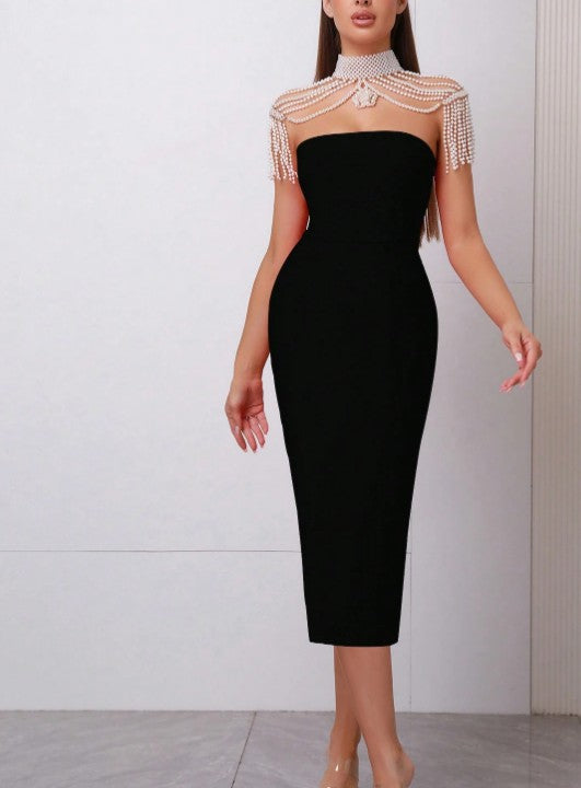 Abendkleid mit Perlen Kette